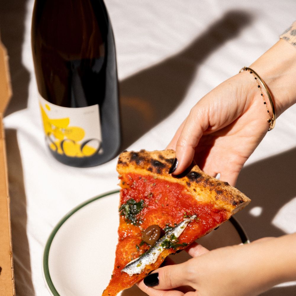 Un apéritif pétillant sans alcool pour célébrer les plaisirs du quotidien. Très peu sucré, il se déguste à merveille avec des olives vertes ou pizza aux anchois. L'apéritif sans alcool à l'Eclat du Midi !