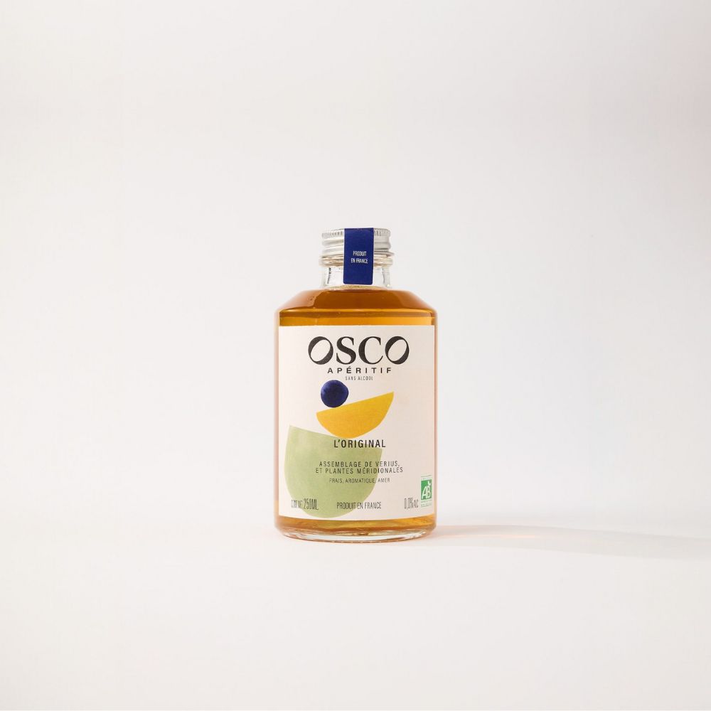 Découvrez OSCO L'Original, un apéritif sans alcool de caractère. Tout simplement en OSCO tonic ou en une infinité de cocktails sans alcool !