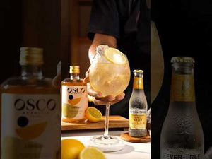 Testez le cocktail sans alcool OSCO Tonic, une alliance rafraîchissante et élégante entre OSCO L'Original et le Fever-Tree Premium Indian Tonic Water. 
Des notes subtilement herbacées du Sud avec une longueur en bouche inimitable, parfaites pour profiter de tous les plaisirs d'un apéritif, sans une goutte d’alcool. 